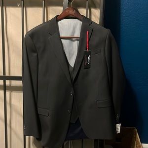 44L Charcoal Tommy Hilfiger THFlex suit jacket and vest.